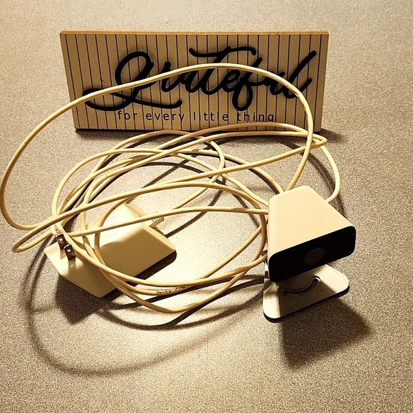 Xfinity home security hub, key pad & camera - Picture 3 of 8